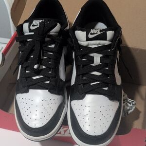 Nike Men's Classic Black and White Sneakers